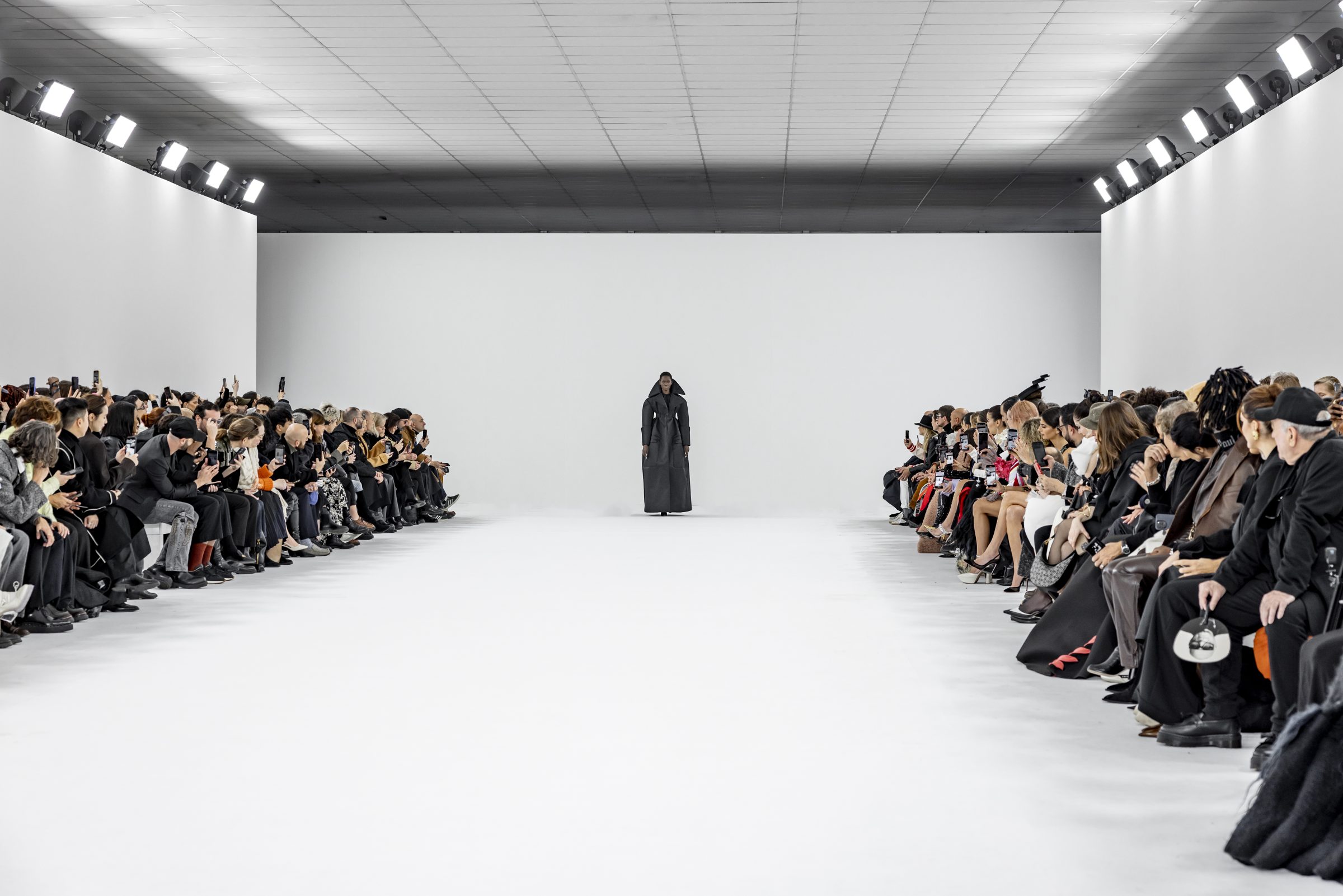 STEPHANE DEROUSSENT ELIE SAAB H.C.p.é.24 HD-2723