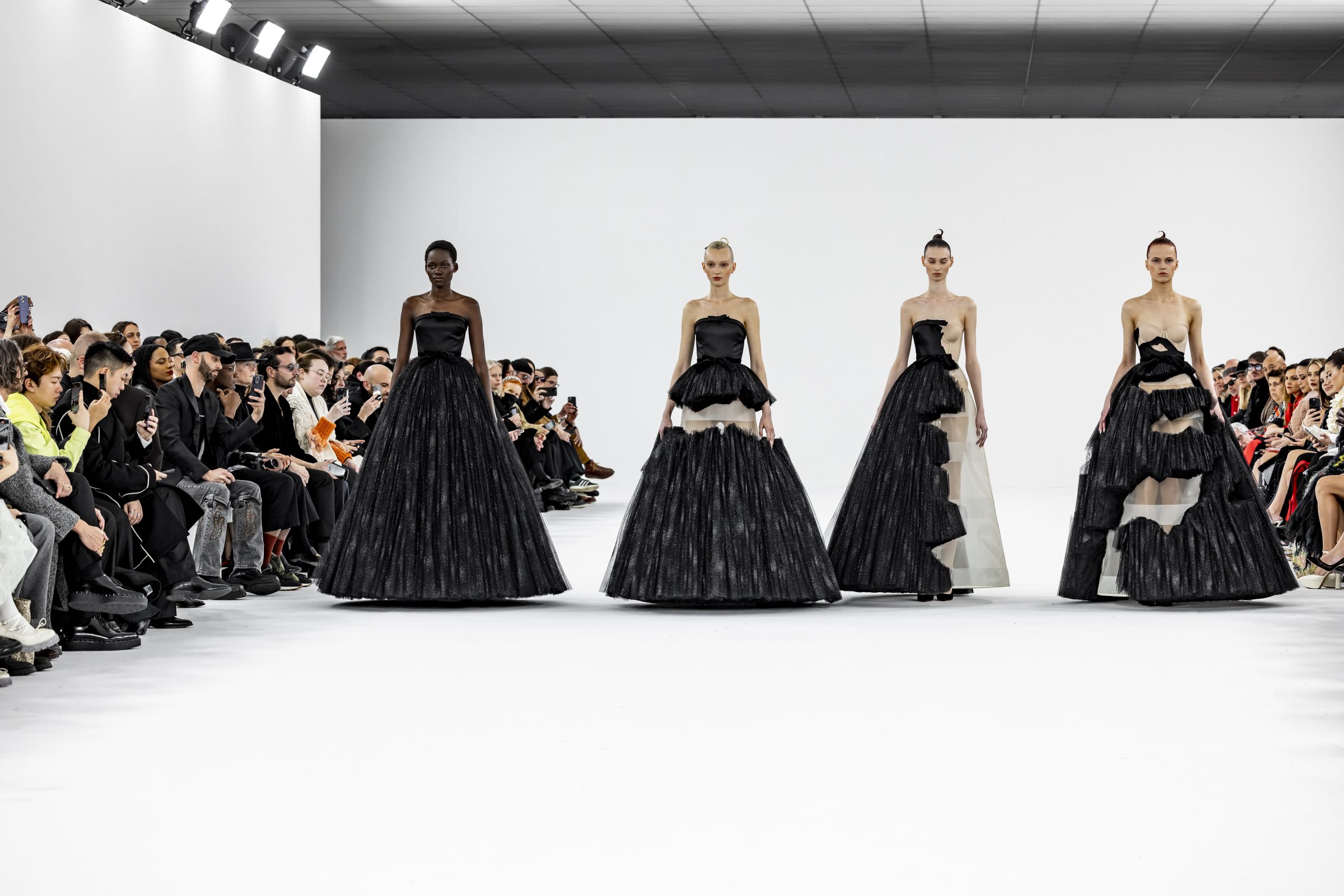 STEPHANE DEROUSSENT ELIE SAAB H.C.p.é.24 HD-3546
