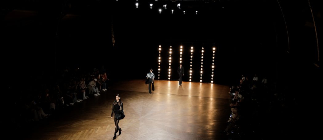 01-EGONLAB_SS24-DEFILE_MODE_FASHION_SHOW_SCENOGRAPHY_MATHIEU BAUMER