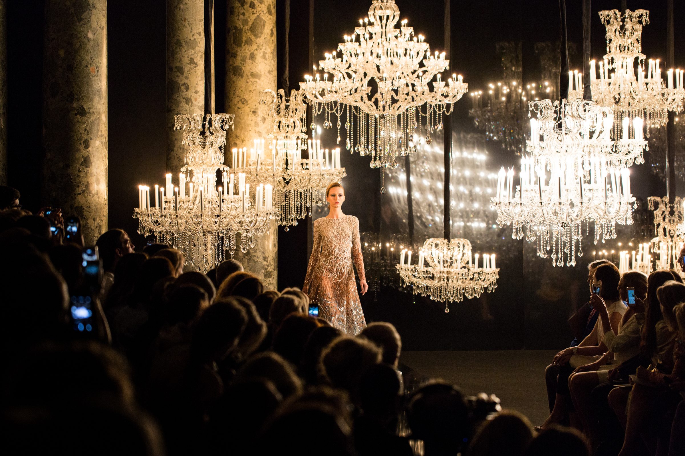 01-ELIE_SAAB_OBO_HAUTE_COUTURE_FW14_FASHION_SHOW_MODEL_SCENOGRAPHY