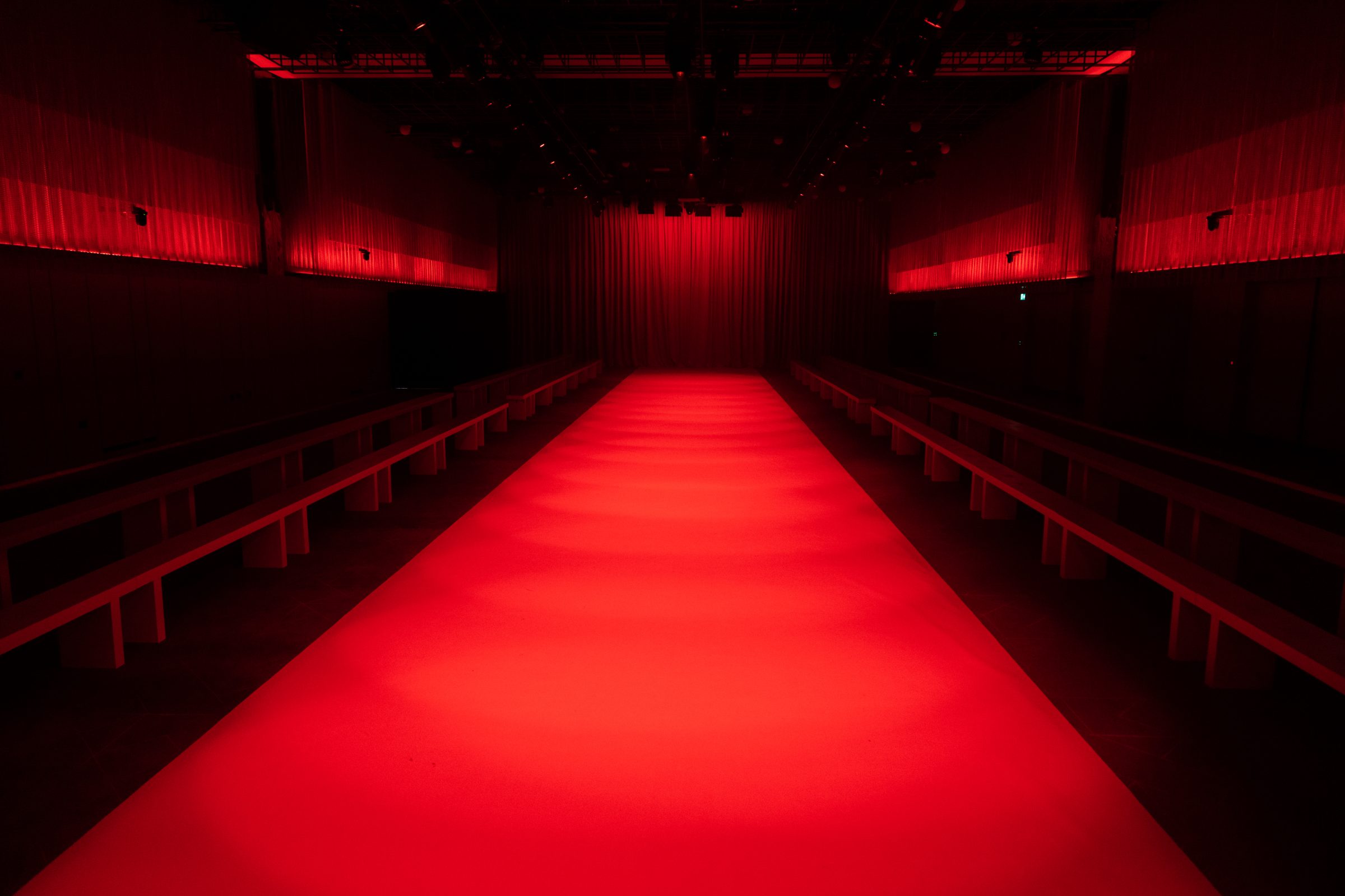 01-OBO_HUISHAN_ZHANG_SS24_FASHION_SHOW_DEFILE_MODE_SCENOGRAPHY_ED_GRANT - DSC04348