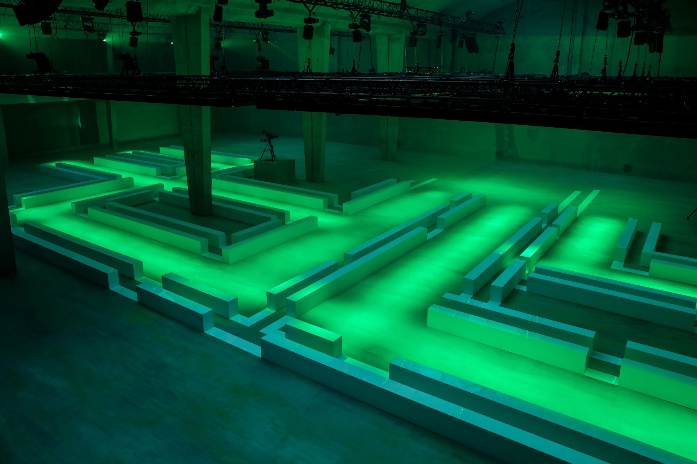01_LACOSTE_OBO_FW19_FASHION_SHOW_SCENOGRAPHY_DEFILE_MODE_STEPHANE_DEROUSSENT- _97A0826
