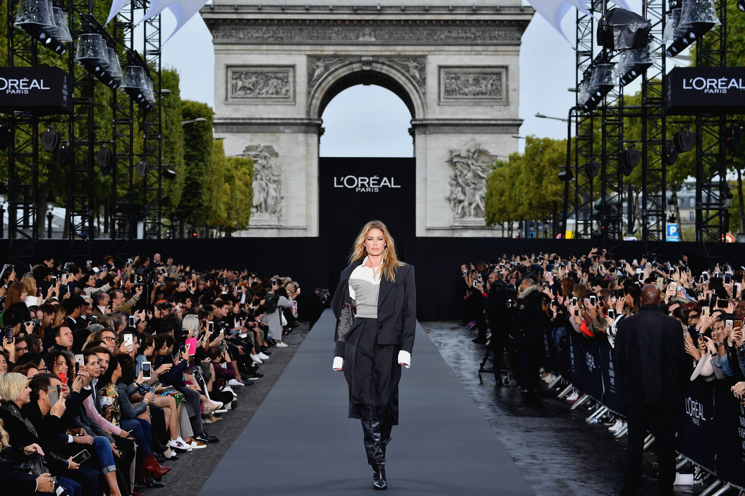 Le Defile L'Oreal Paris Runway - Paris Fashion Week Womenswear Spring/Summer 2018