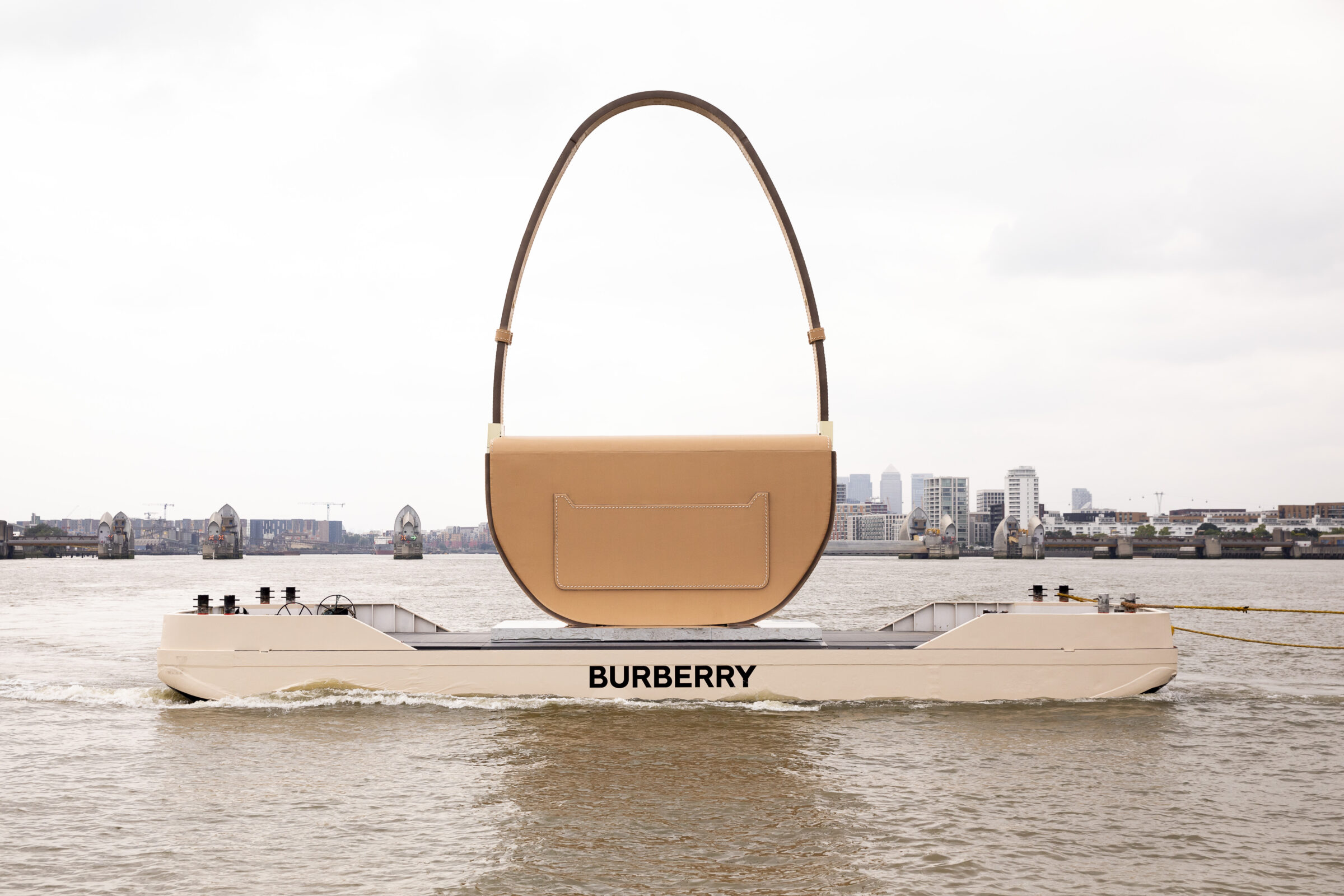 01_OBO_BURBERRY_OLYMPIA_FASHION_EXEPERIENCE_LUXURY