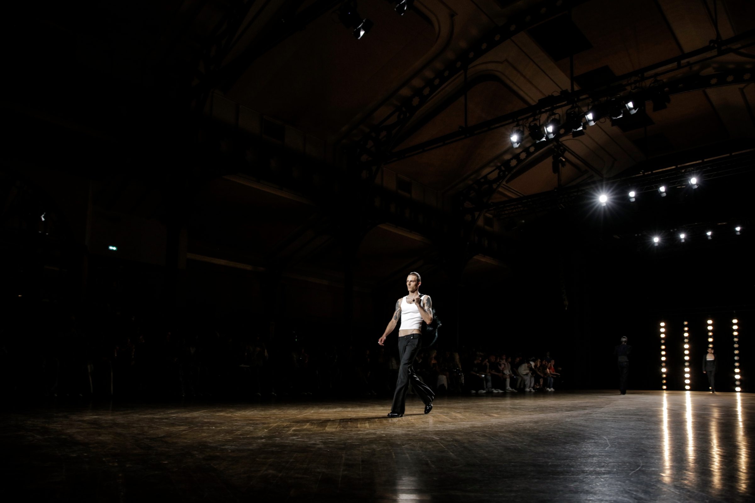 02-EGONLAB_SS24-DEFILE_MODE_FASHION_SHOW_SCENOGRAPHY_MATHIEU BAUMER