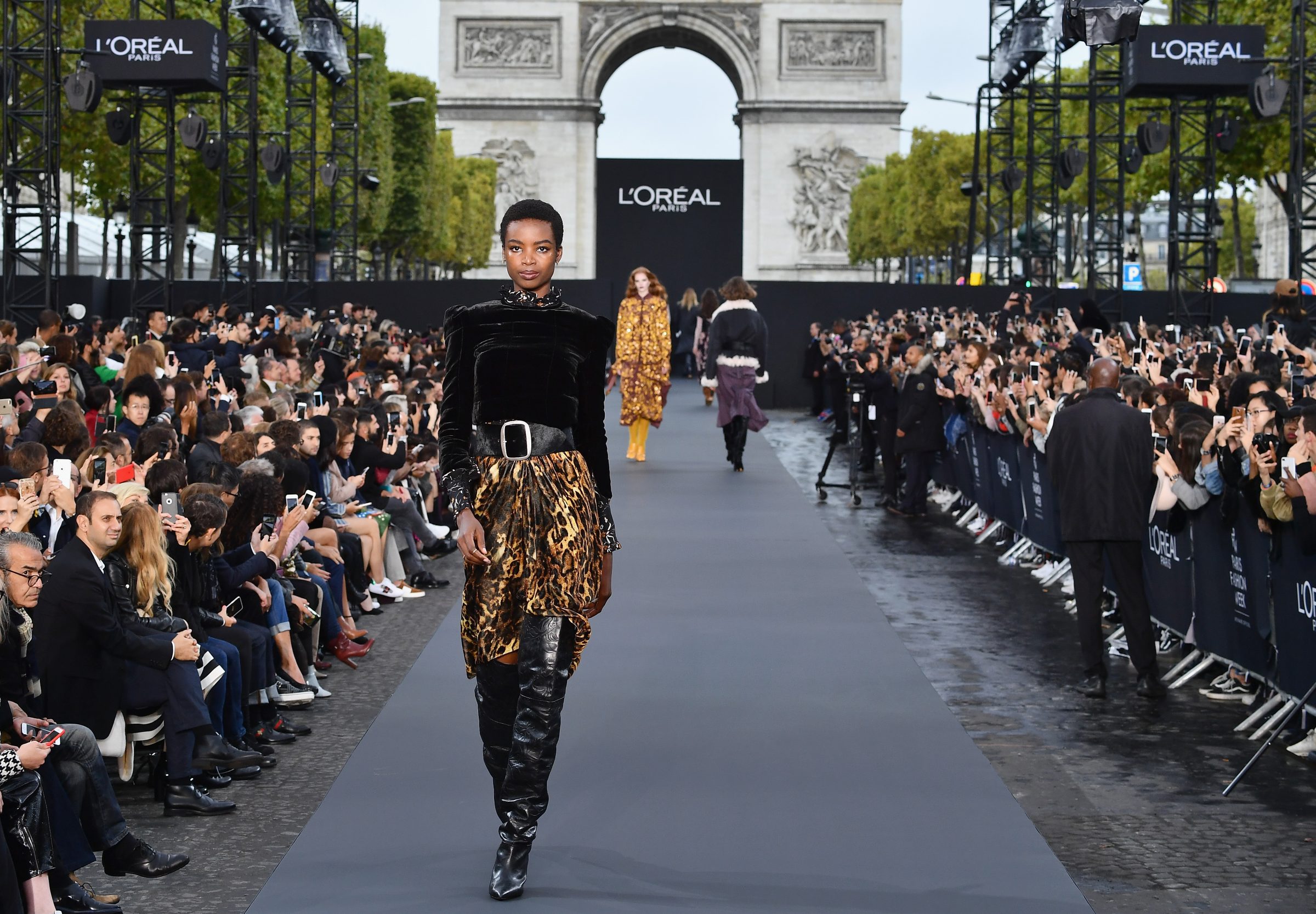 Le Defile L'Oreal Paris Runway - Paris Fashion Week Womenswear Spring/Summer 2018