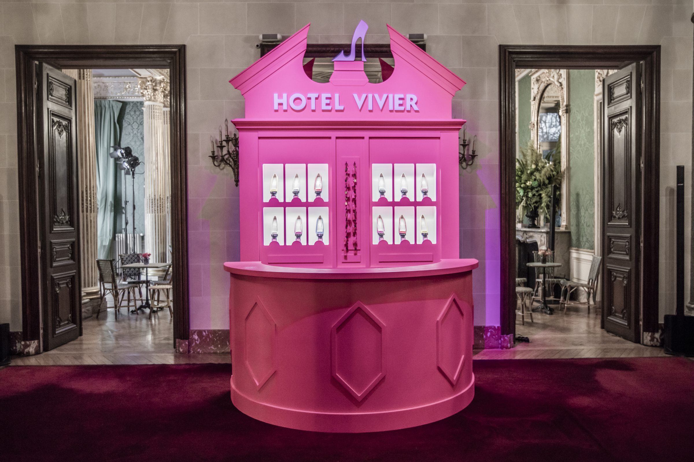 02_OBO_ROGER_VIVIER_SCENOGRAPHY_EXPERIENCE_LAUNCH_LUXURY