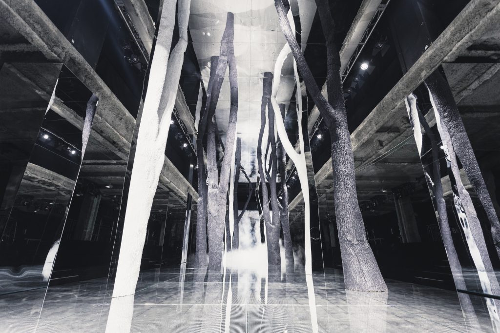 03-OBO_FENTY_PUMA_FASHION_SHOW_SCENOGRAPHY_Charles_Roussel-20160212-7617