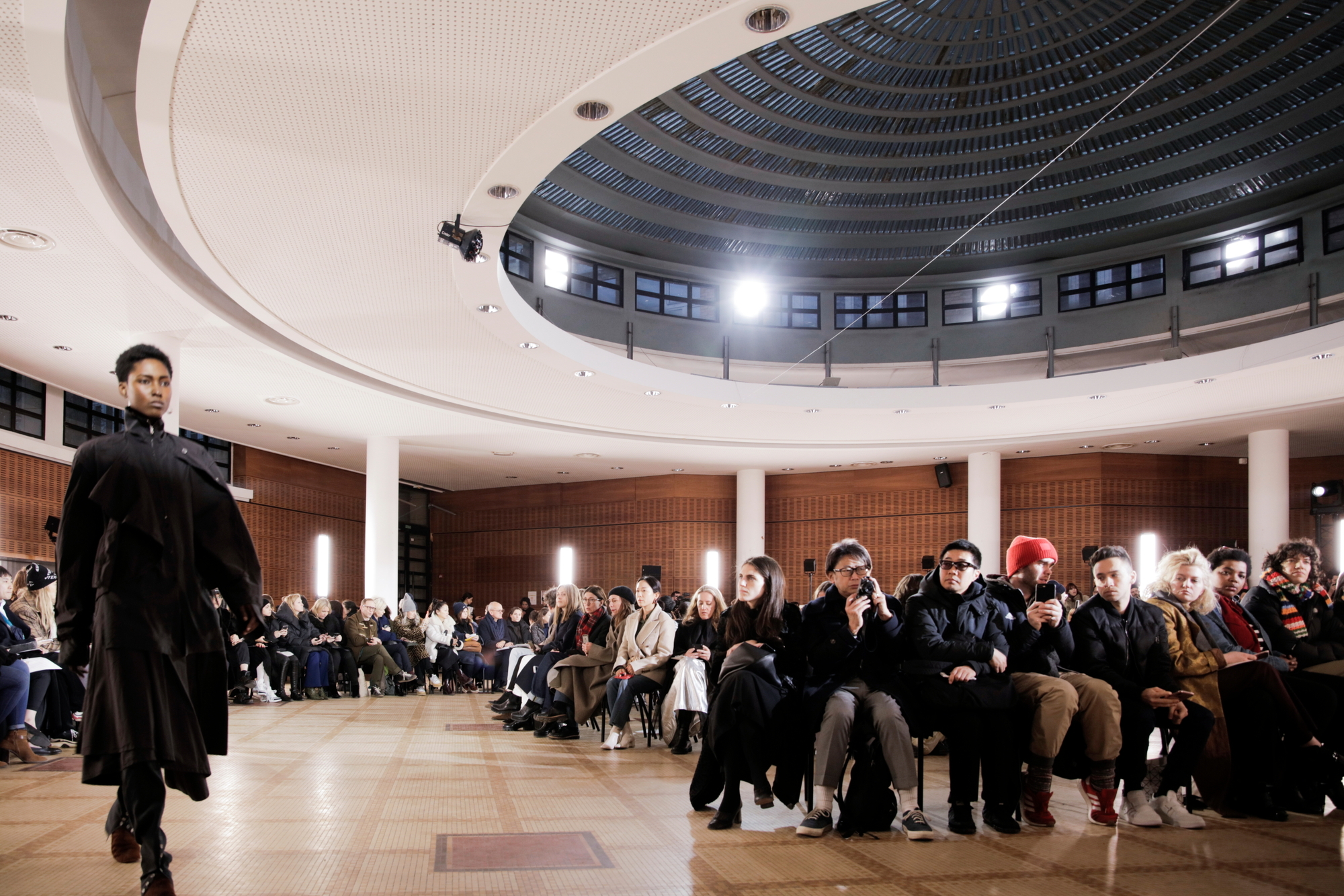 03_OBO_LEMAIRE_FASHION_SHOW_DEFILE_MODE_SCENOGRAPHY_MATHIEU_BAUMER