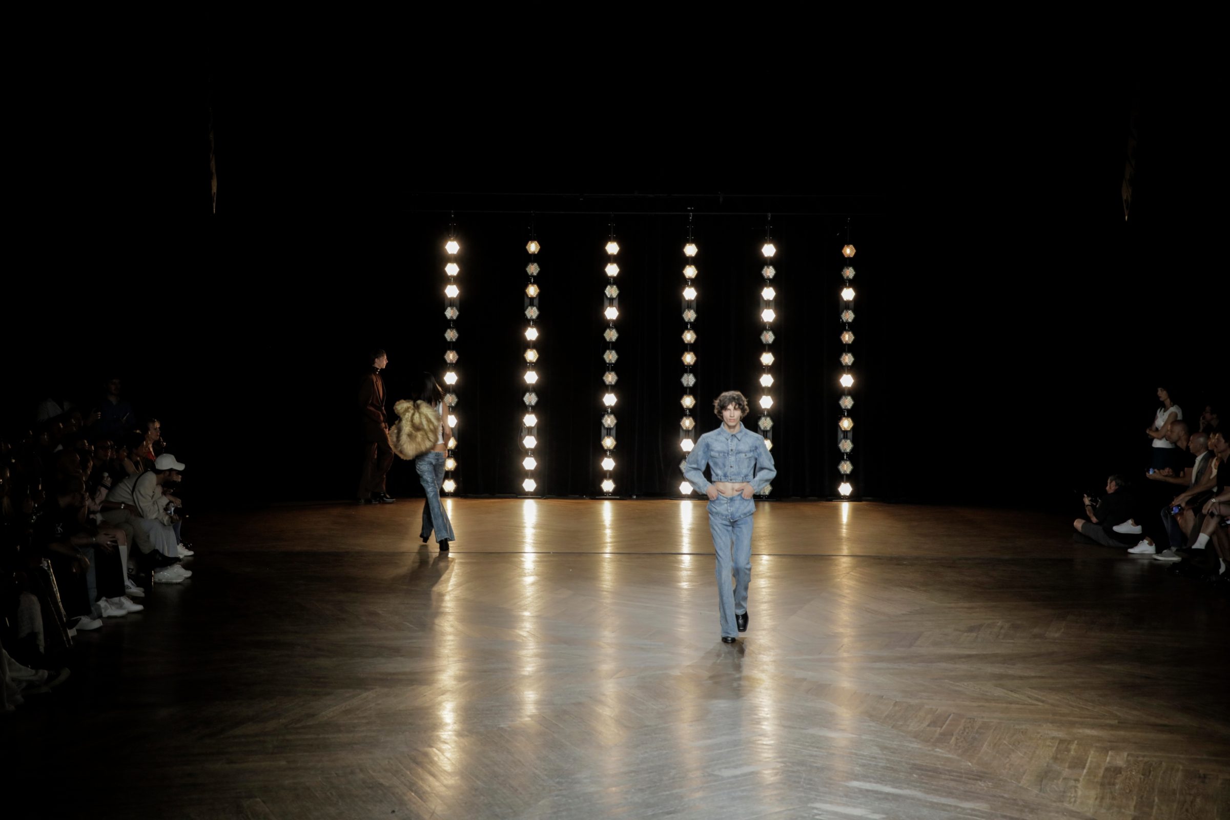 04-EGONLAB_SS24-DEFILE_MODE_FASHION_SHOW_SCENOGRAPHY_MATHIEU BAUMER