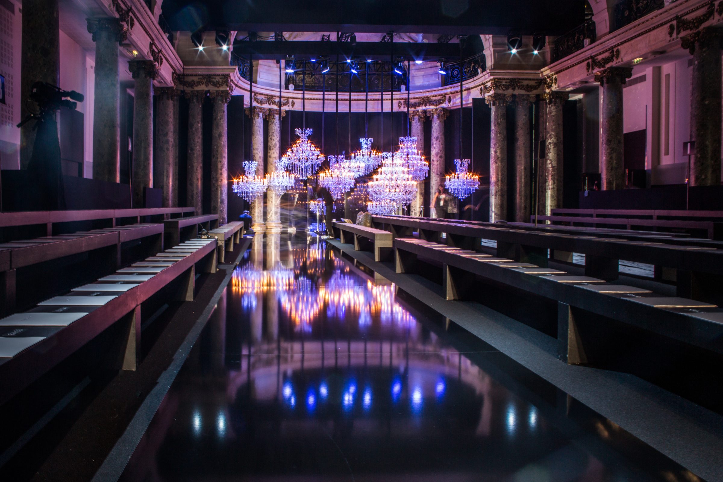 04-ELIE_SAAB_OBO_HAUTE_COUTURE_FW14_FASHION_SHOW_MODEL_SCENOGRAPHY