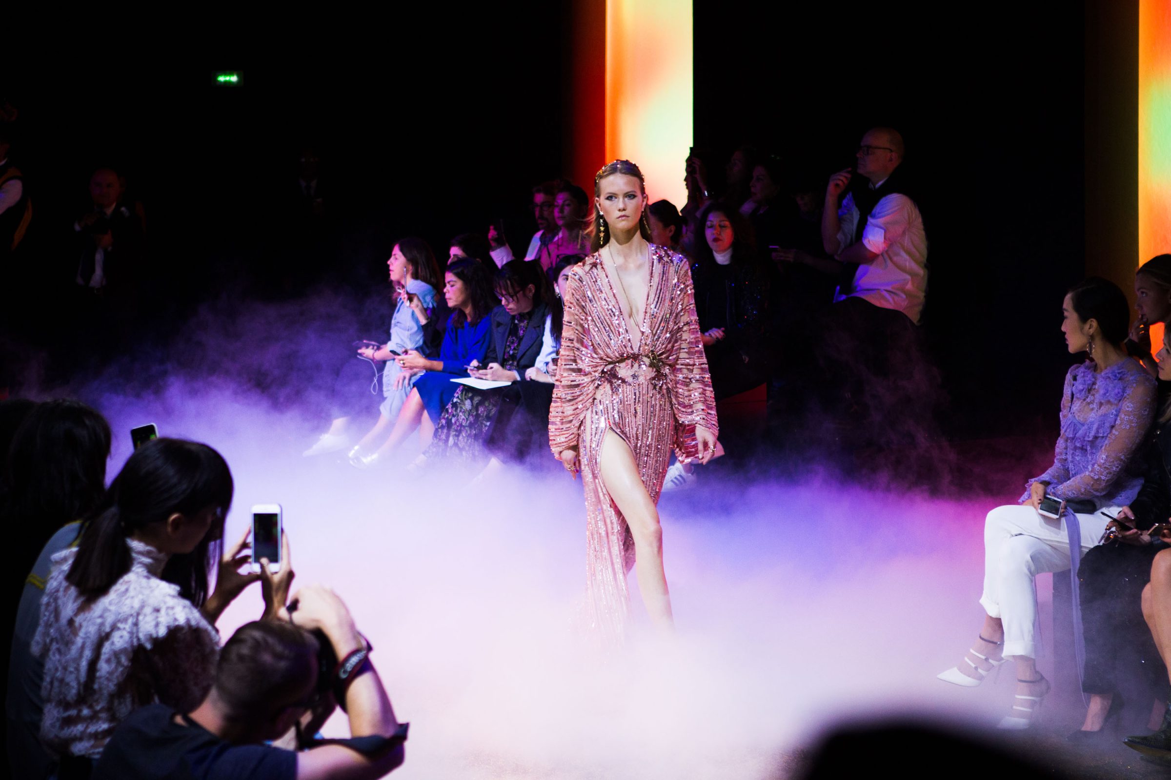 04-ELIE_SAAB_RTWSS17_SCENOGRAPHY_FASHION_SHOW_DEFILE_MODE