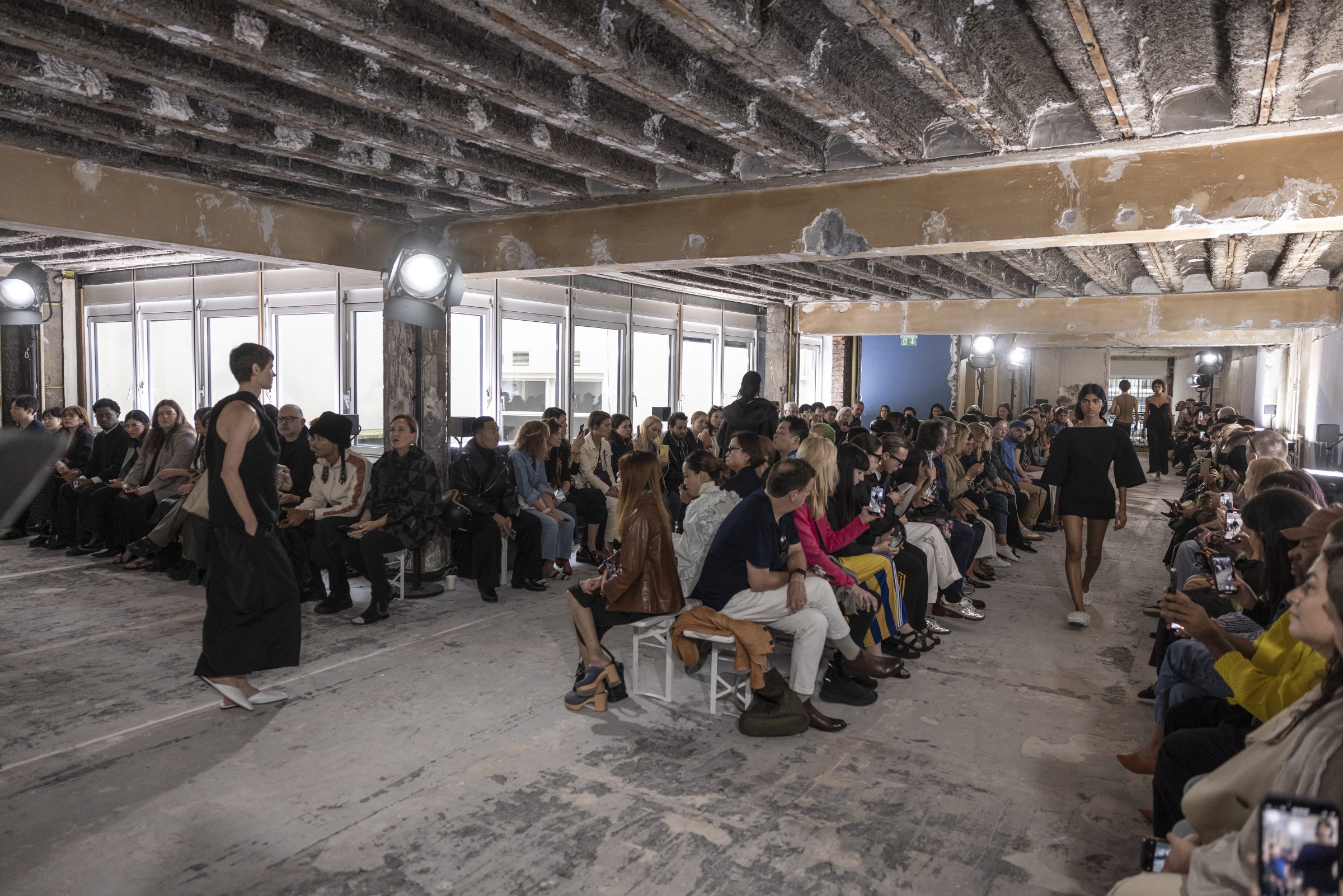 04-OBO_CARVEN_SS24_SCENOGRAPHY_DEFILE_MODE_FASHION_SHOW_STEPHANE_DEROUSSENT