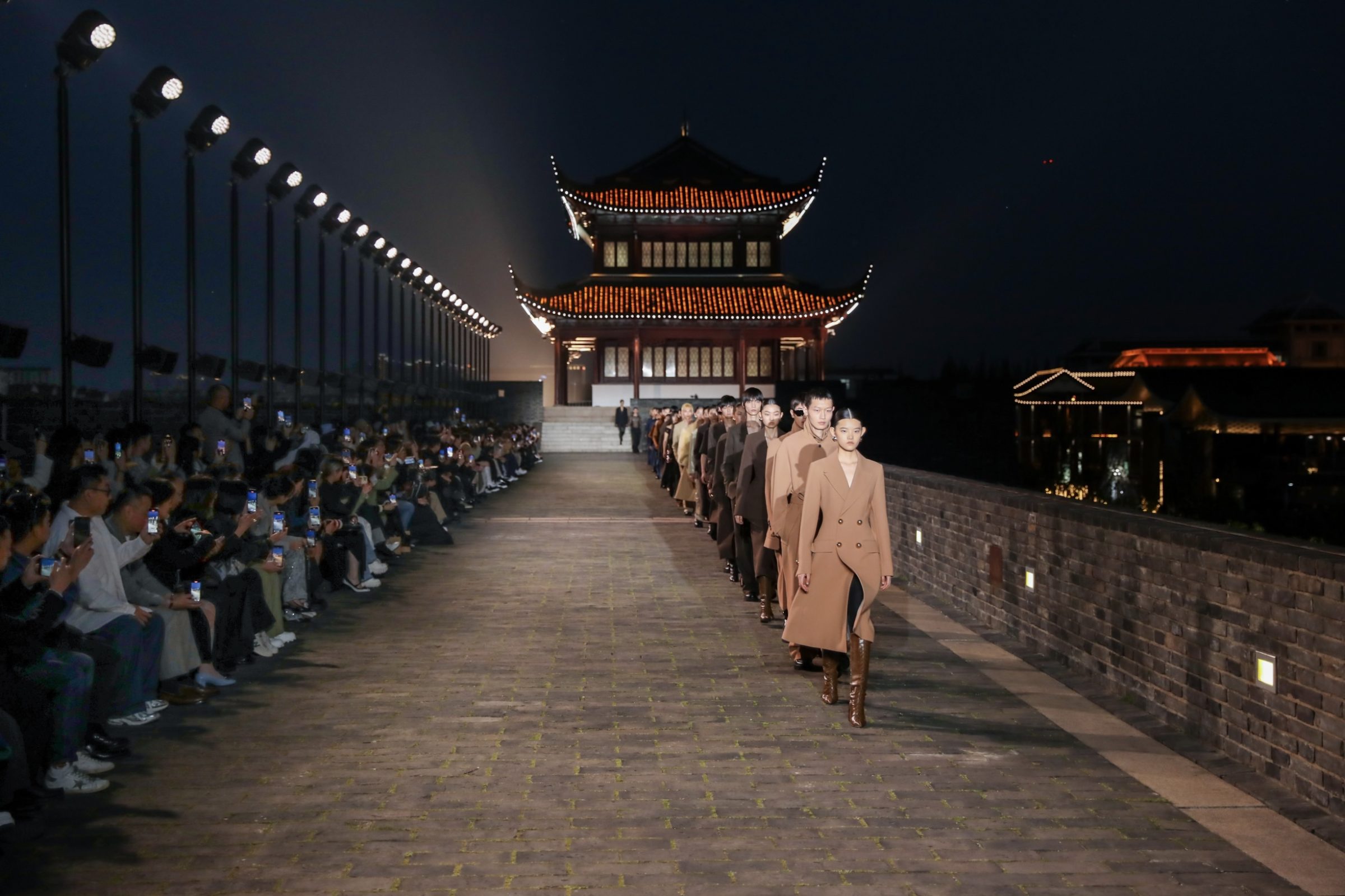 04_OBO_AMI_SUZHOU_CHINE_FASHION_SHOW_CATWALK_MODEL