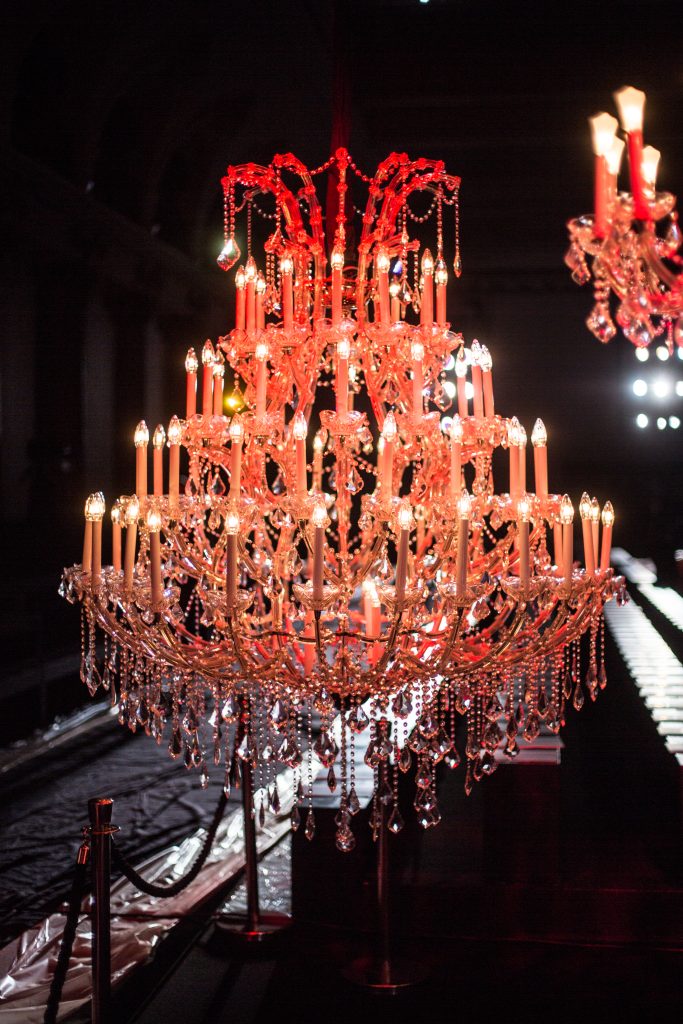 05-ELIE_SAAB_OBO_HAUTE_COUTURE_FW14_FASHION_SHOW_MODEL_SCENOGRAPHY