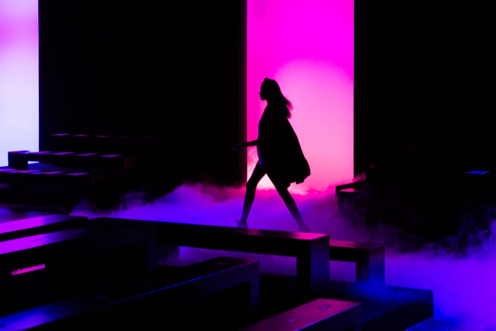 05-ELIE_SAAB_RTWSS17_SCENOGRAPHY_FASHION_SHOW_DEFILE_MODE