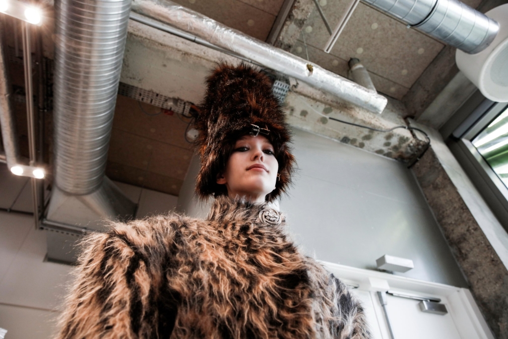 05-IFM_OBO_FEV23_FASHION_SHOW_DEFILE_MODE_BAXKSTAGE_MODEL_MATHIEU BAUMER