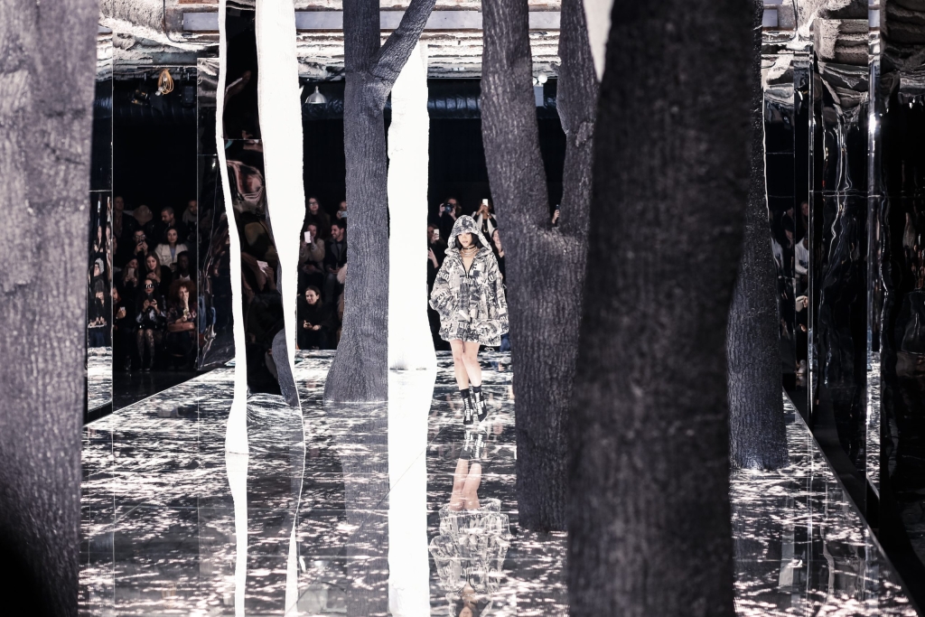 05-OBO_FENTY_PUMA_FASHION_SHOW_SCENOGRAPHY_Charles_Roussel-20160212-9005
