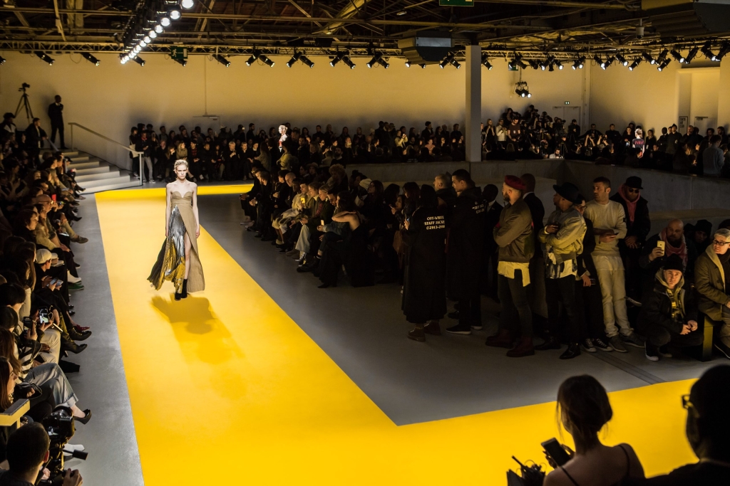 05_OBO_OFFWHITE_FASHION_SHOW_DEFILE_MODE_LUXURY_SCENOGRAPHY