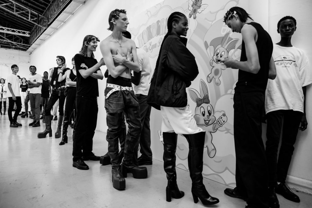 06-EGONLAB_OBO_SS23_BACKSTAGE_FASHION_SHOW_MODEL_MATHIEU_BAUMER