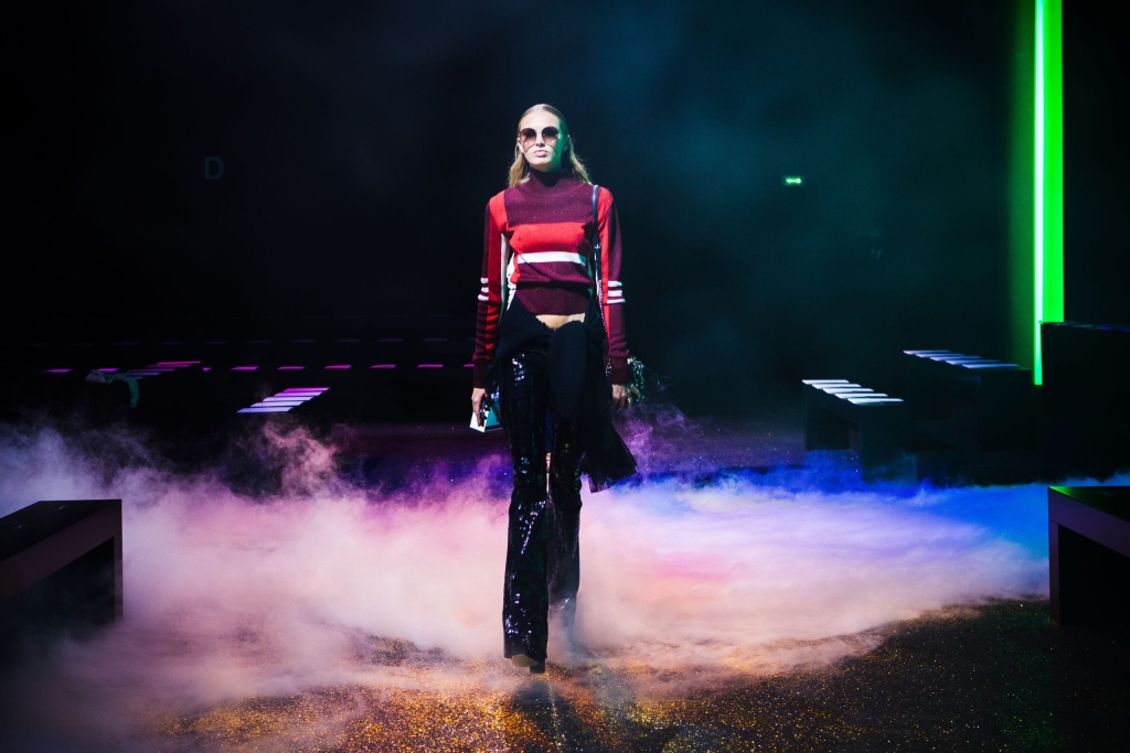 06-ELIE_SAAB_RTWSS17_SCENOGRAPHY_FASHION_SHOW_DEFILE_MODE