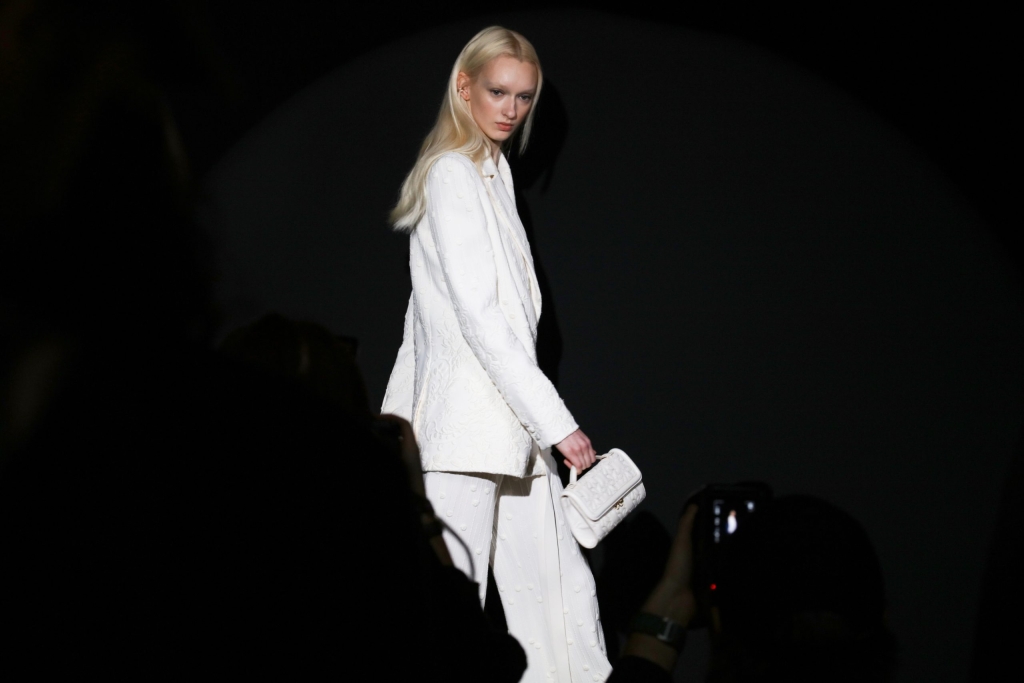 07-ELIE_SAAB_OBO_FW24_backstage_FASHION_SHOW_DEFILE_MODE_MATHIEU BAUMER