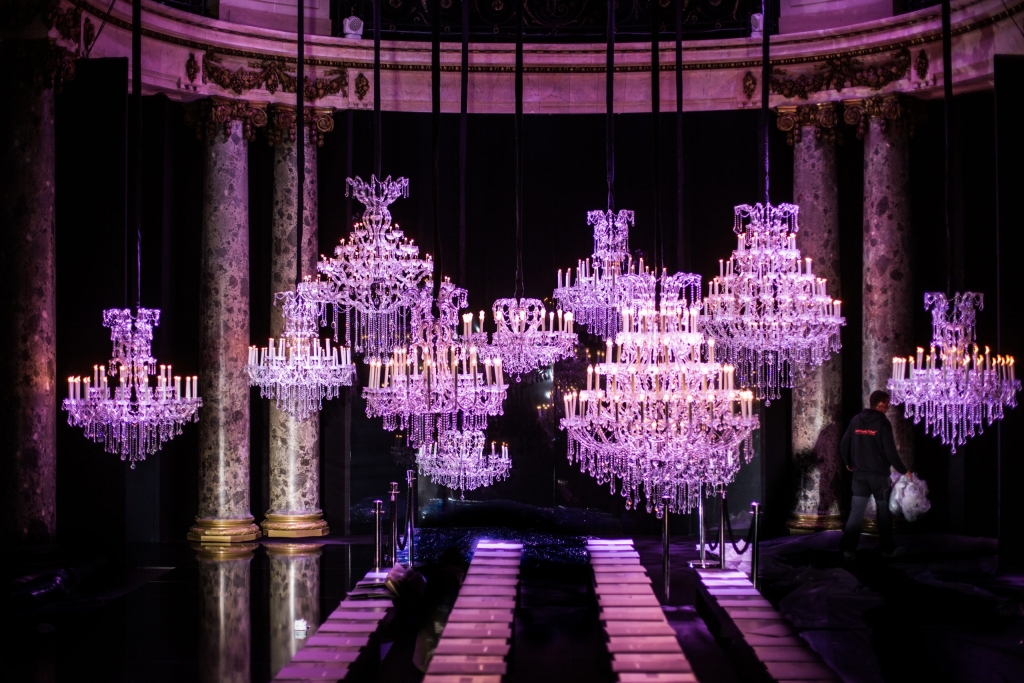 07-ELIE_SAAB_OBO_HAUTE_COUTURE_FW14_FASHION_SHOW_MODEL_SCENOGRAPHY