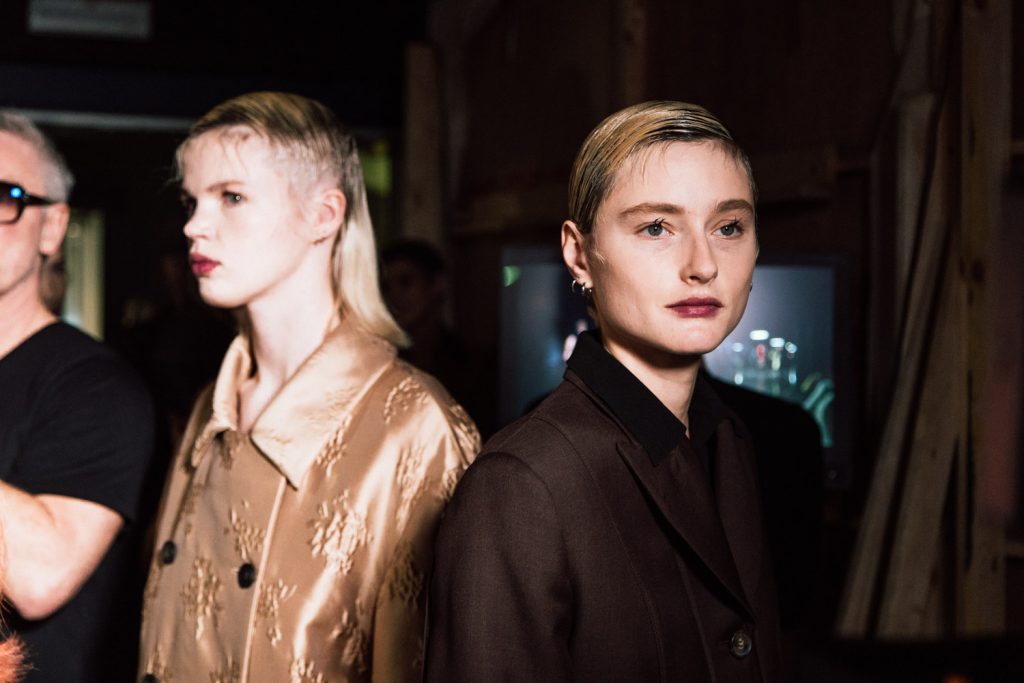 07-EMILIA_WICKSTEAD_OBO_FASHION_SHOW_BACKSTAGE_MODEL_LUXURY.