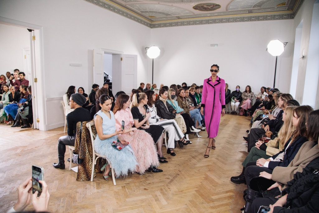07-HUISHANGZANG_OBO_FASHION_SHOW_DEFILE_MODE_BACKSTAGE