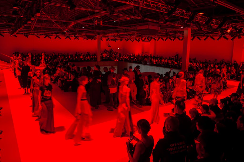 07_OBO_OFFWHITE_FASHION_SHOW_DEFILE_MODE_LUXURY_SCENOGRAPHY