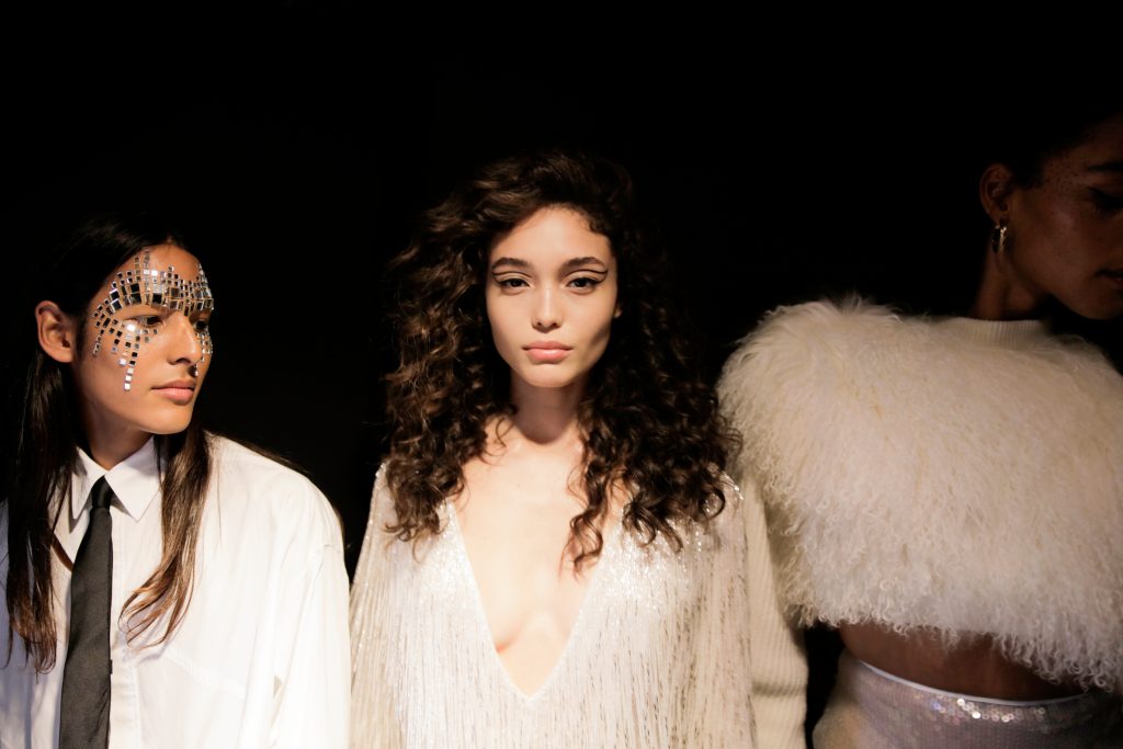07_OBO_loreal_show_scenography_paris_model_bacstage_mathieu_baumer