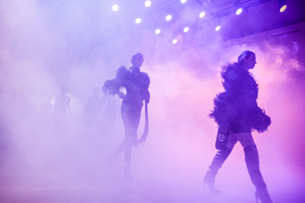08-ELIE_SAAB_OBO_FW18_FASHION_SHOW_DEFILE_MODE_SCENOGRAPHY