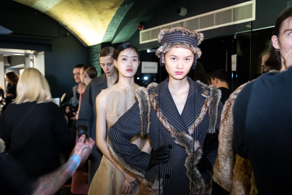 08-EMILIA_WICKSTEAD_OBO_FASHION_SHOW_BACKSTAGE_MODEL_LUXURY