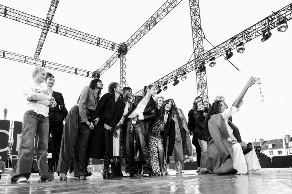 08_LOREAL_OBO_2022_SHOW_SCENOGRAPHY_MODEL_PARIS_BACKSTAGE_MATHIEU BAUMER - _MG_0824
