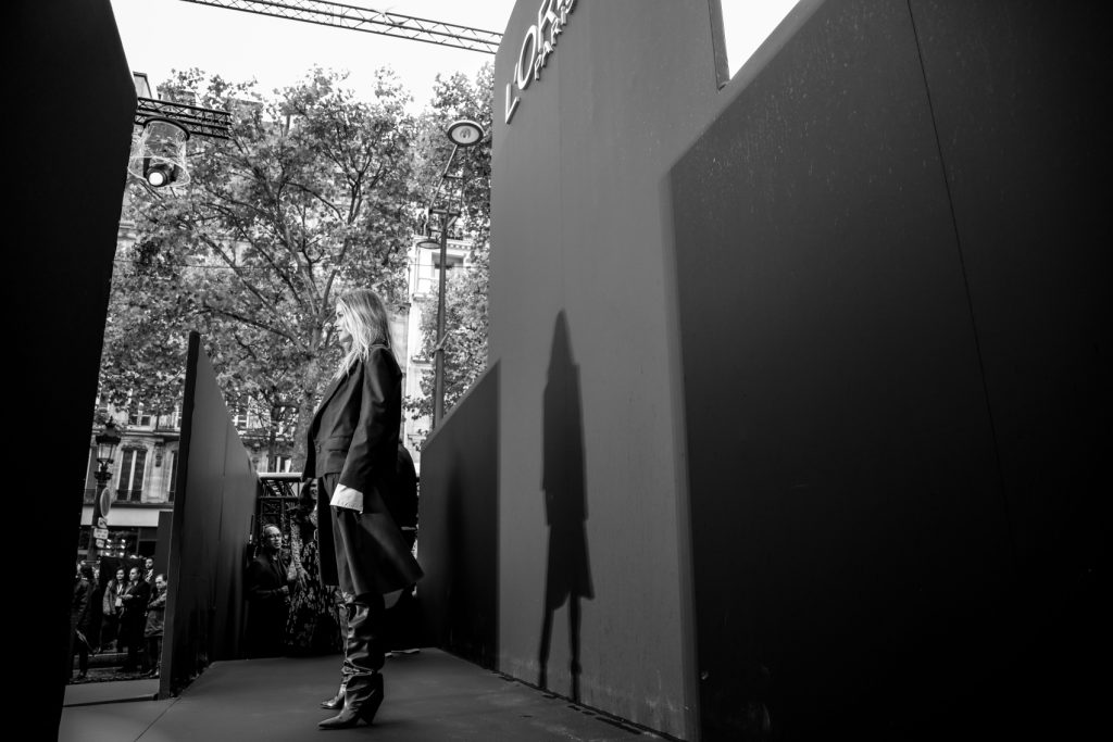 08_LOREAL_OBO_SHOW_DEFILE_MAKEUP_MODEL_CHAMPS_ELYSEES_BACKSTAGE_MATHIEU_BAUMER