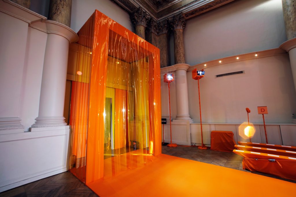08_OBO_OFFWHITE_FASHION_SHOW_LUXURY_DEFILE_MODE