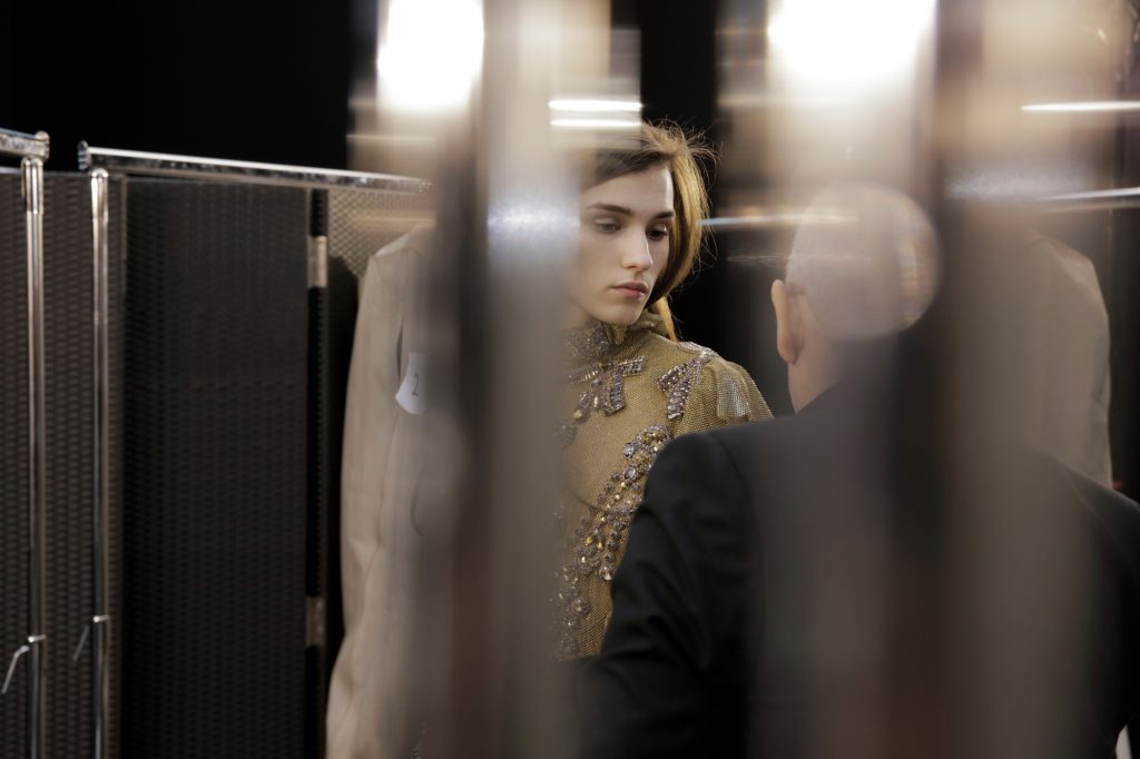 09-ELIE_SAAB_OBO_FW18_BACKSTAGE_MODEL_FASHION_SHOW