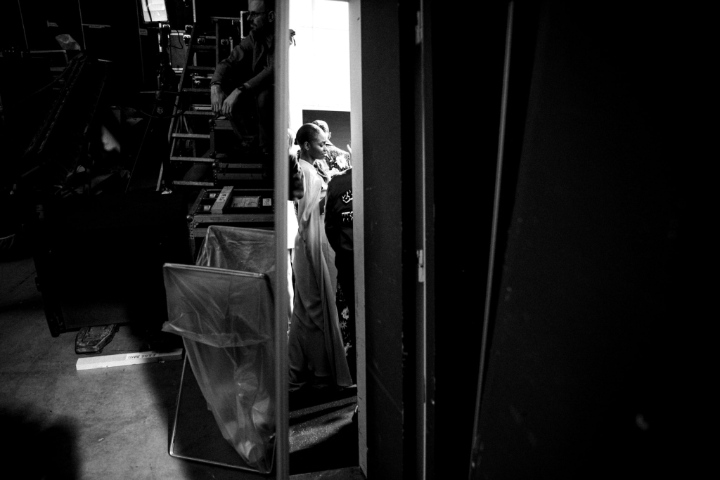 09-ELIE_SAAB_OBO_FW24_backstage_FASHION_SHOW_DEFILE_MODE_MATHIEU BAUMER
