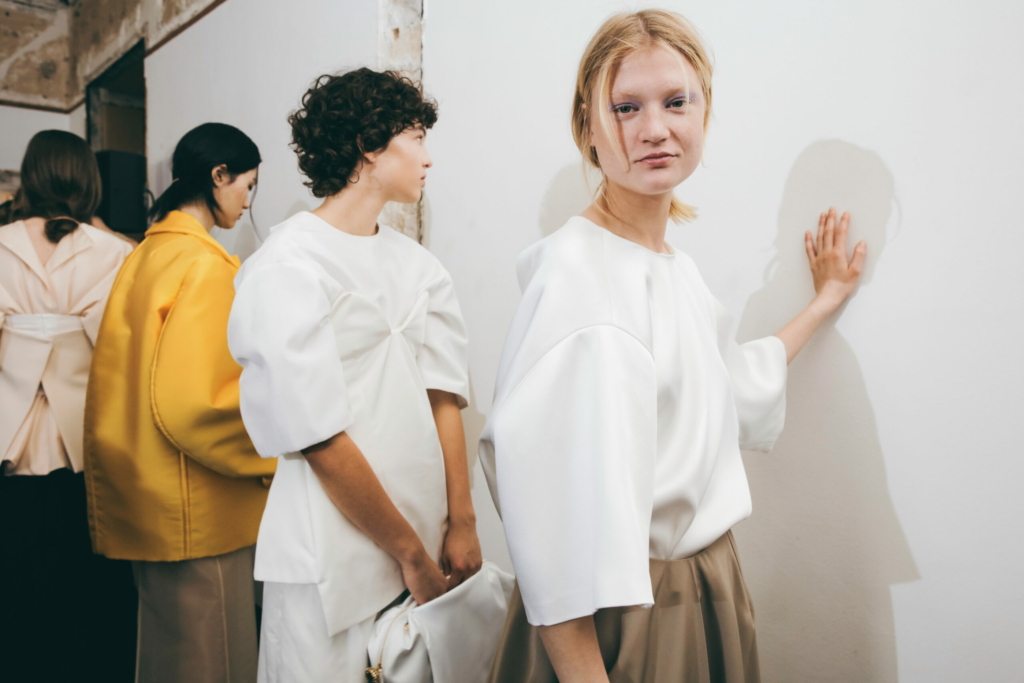 09-OBO_CARVEN_SS24_SCENOGRAPHY_DEFILE_MODE_FASHION_SHOW_MATHIEU_BAUMER