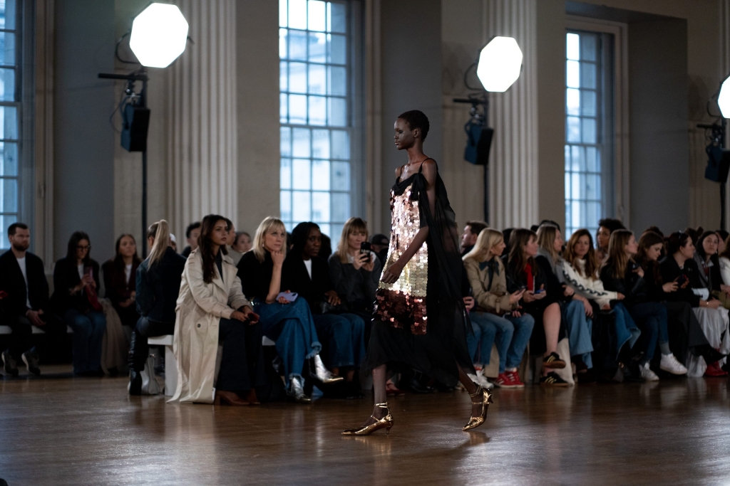 09-OBO_HUISHANG_ZHANG_FASHION-SHOW-defile_mode_scenography