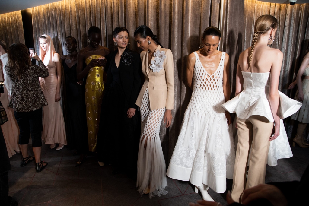 09-OBO_HUISHAN_ZHANG_SS24_FASHION_SHOW_DEFILE_MODE_BACKSTAGE_ED_GRANT