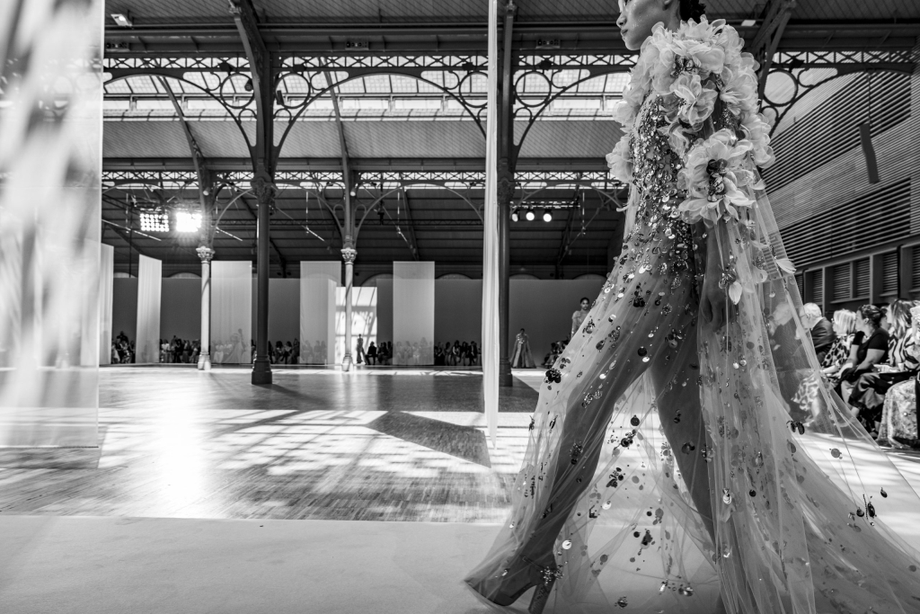 10-ELIE_SAAB_OBO_HCAW22_FASHION_SHOW_DEFILE-MODE_SCENOGRAPHY_STEPHANE DEROUSSENT --9549