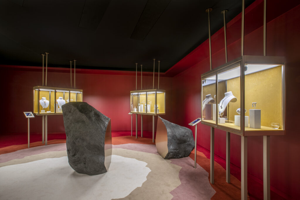10-OBO-CARTIER-EXHIBITION-EXPERIENCE-HIGH-JEWELERY