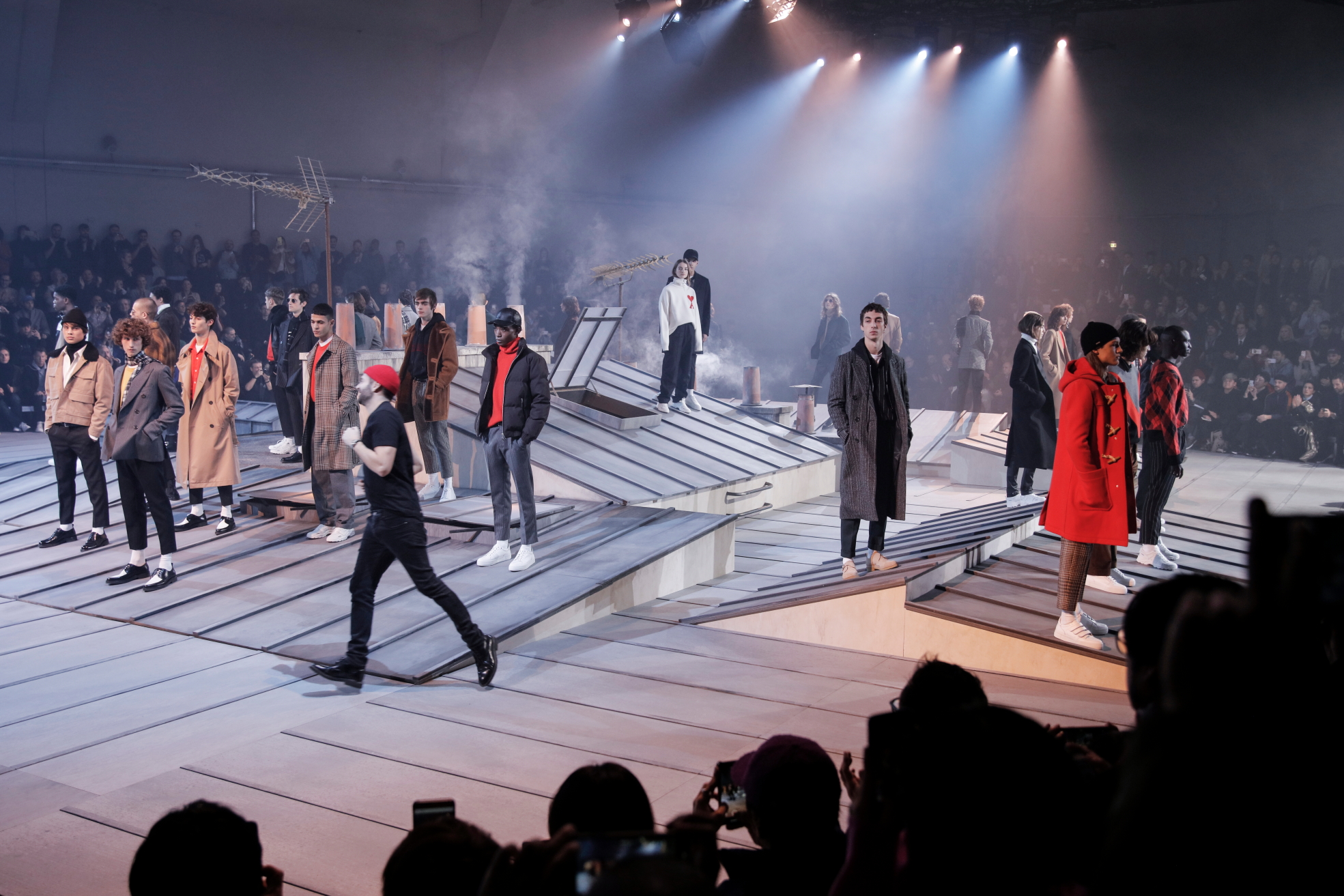 10-OBO_AMI_DEFILE_MODE_FASHION_SHOW_LUXE_LUXURY_MEN_FALL_WINTER-FALL-WINTER2018-MATHIEU BAUMER