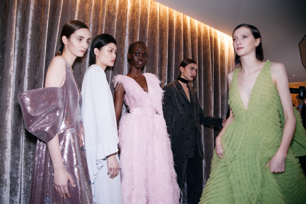 10_HUISHANZHANG_OBO_FW23_FASHION_BACKSTAGE_DEFILE_MODE_ED_GRANT