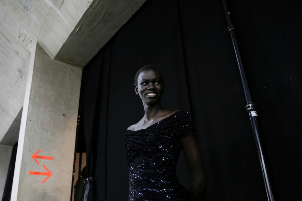 10_OBO_AMI_RTWFW24_BACKSTAGE_DEFILE_MODE_FASHION_SHOW_LUXURY_MATHIEU_BAUMER