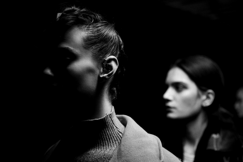 10_OBO_ARMANI_SS23_BACKSTAGE_MODEL_FASHION_SHOW_MATHIEU_BAUMER .