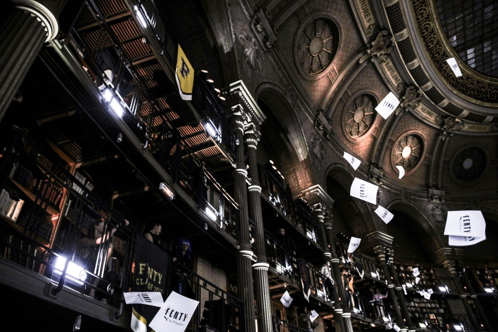 11-FENTY_PUMA_OBO_FASHION_SHOW_SCENOGRAPHY