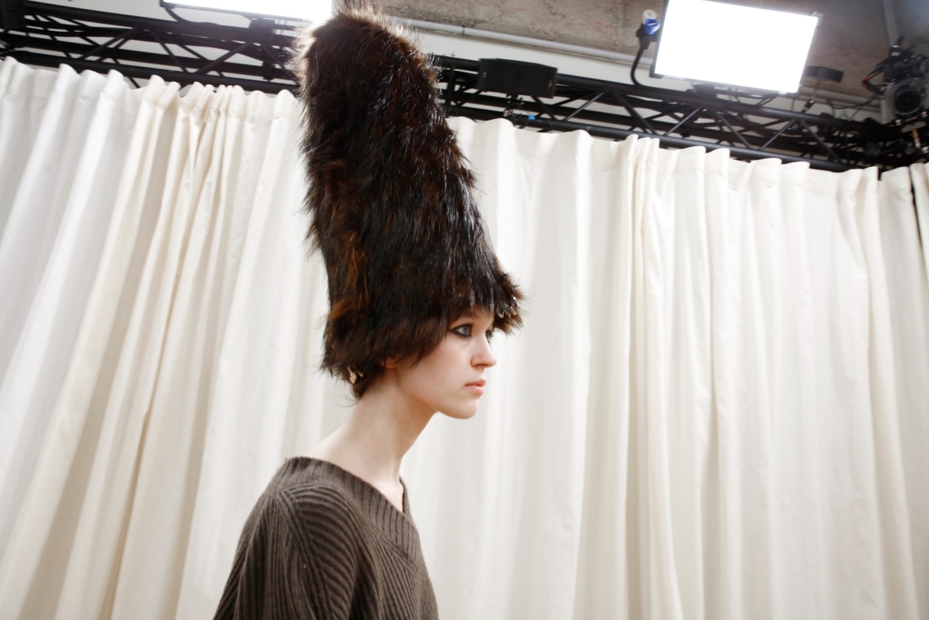 11-IFM_OBO_FEV23_FASHION_SHOW_DEFILE_MODE_BAXKSTAGE_MODEL_MATHIEU BAUMER