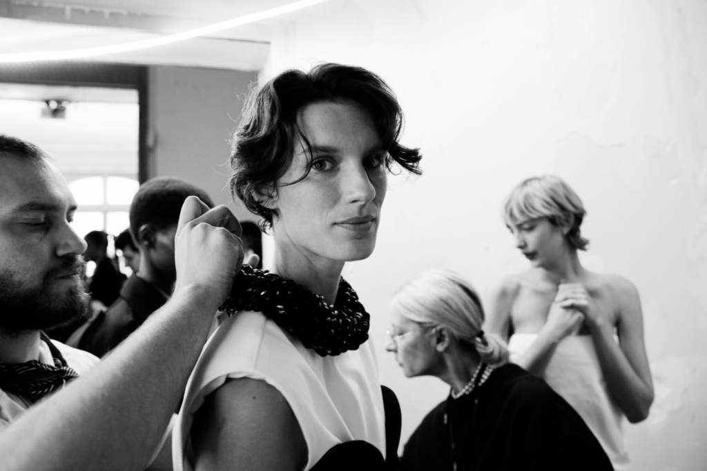 11-OBO_CARVEN_SS24_SCENOGRAPHY_DEFILE_MODE_FASHION_SHOW_MATHIEU_BAUMER